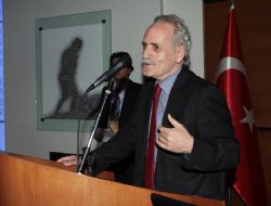 Özbek ‘Suratına Tiyatro'yu anlattı